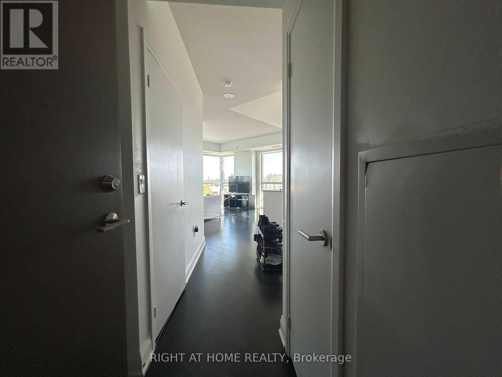 405 - 160 Vanderhoof Avenue, Toronto, Ontario  M4G 0B7 - Photo 2 - C12457314