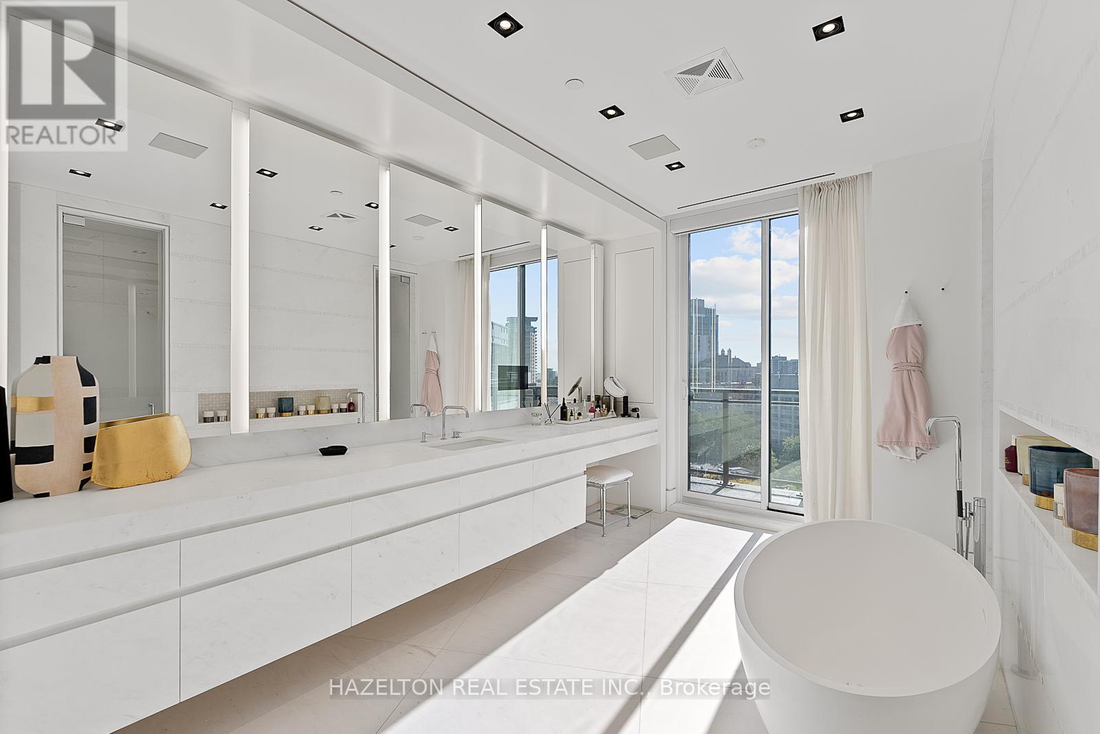 Ph - 181 Davenport Road, Toronto, Ontario  M5R 1J1 - Photo 18 - C12457321