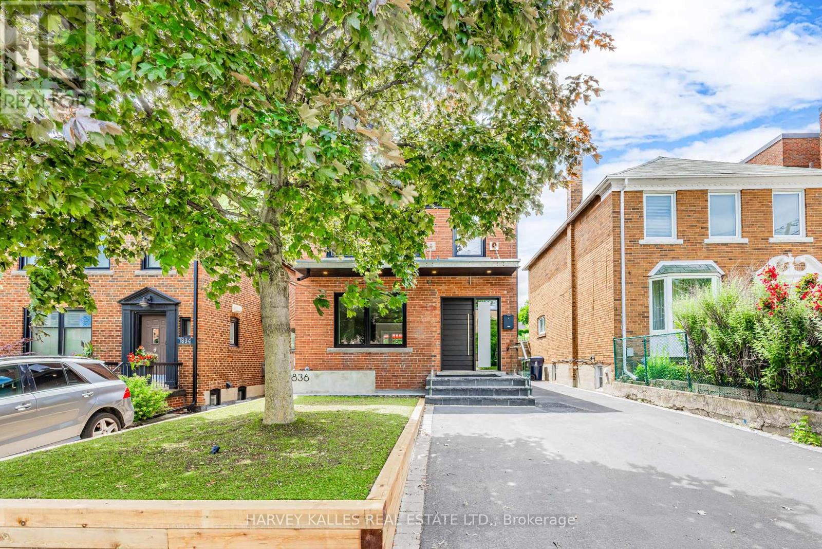 1836 BATHURST STREET, Toronto, Ontario