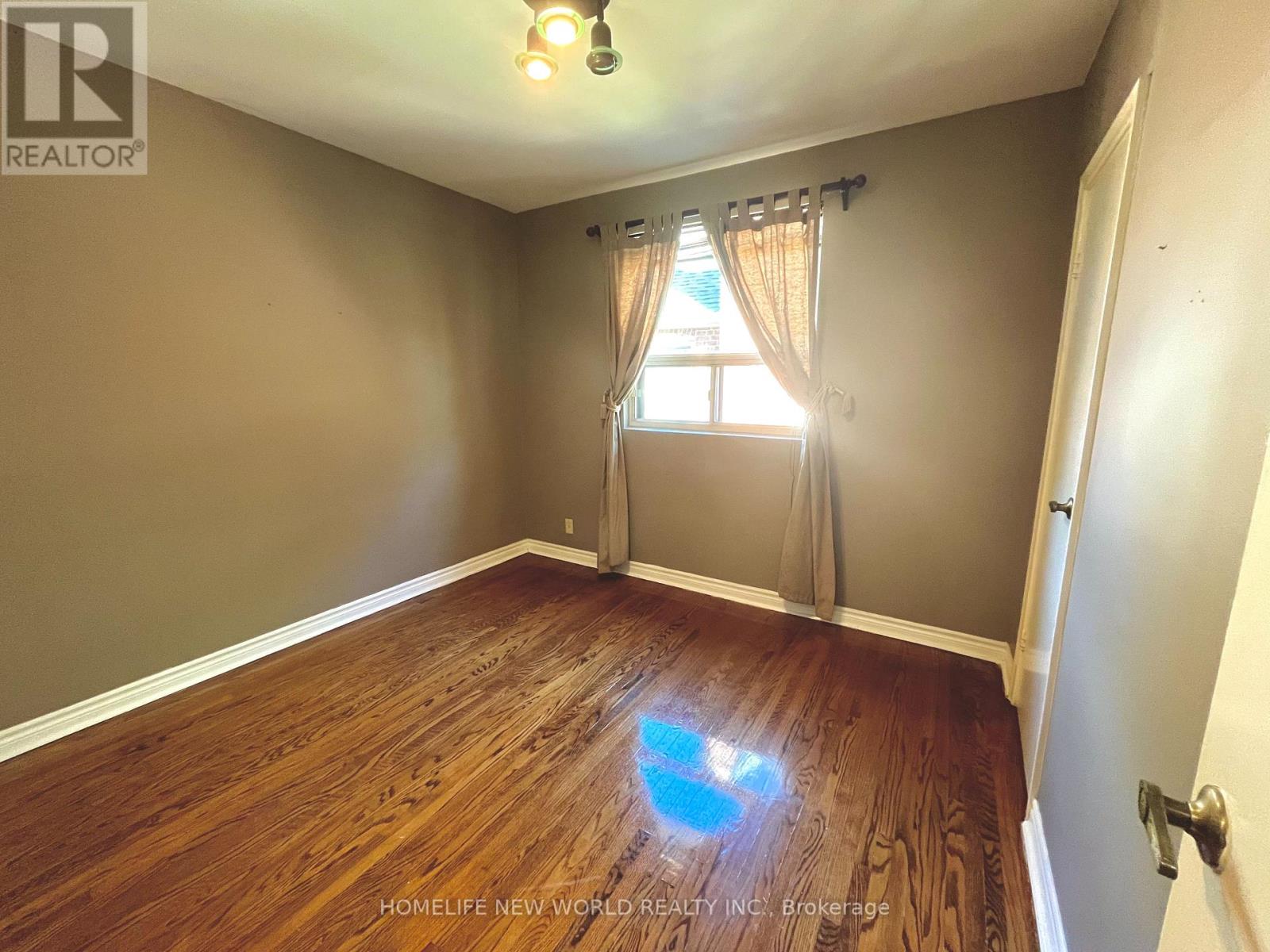Ground - 300 Spring Garden Avenue, Toronto, Ontario  M2N 3H3 - Photo 8 - C12457424