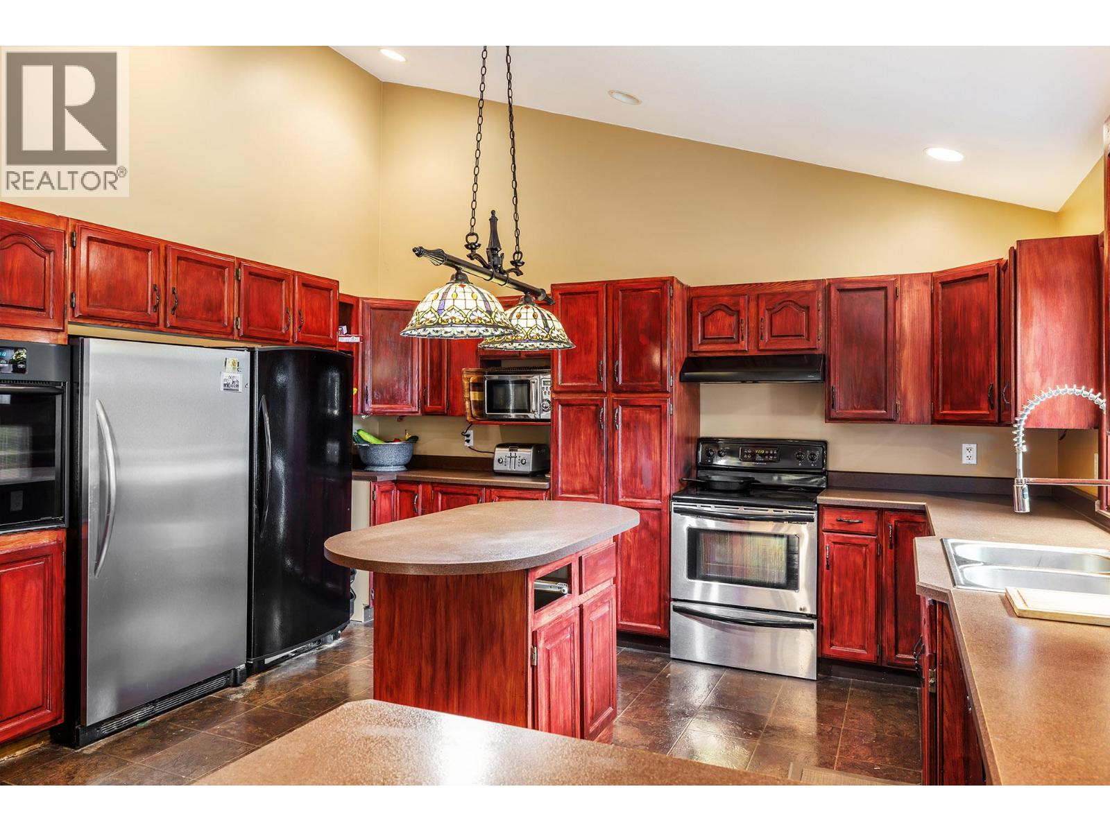 582 Radant Road, Kelowna, British Columbia  V1W 1A2 - Photo 4 - 10365460