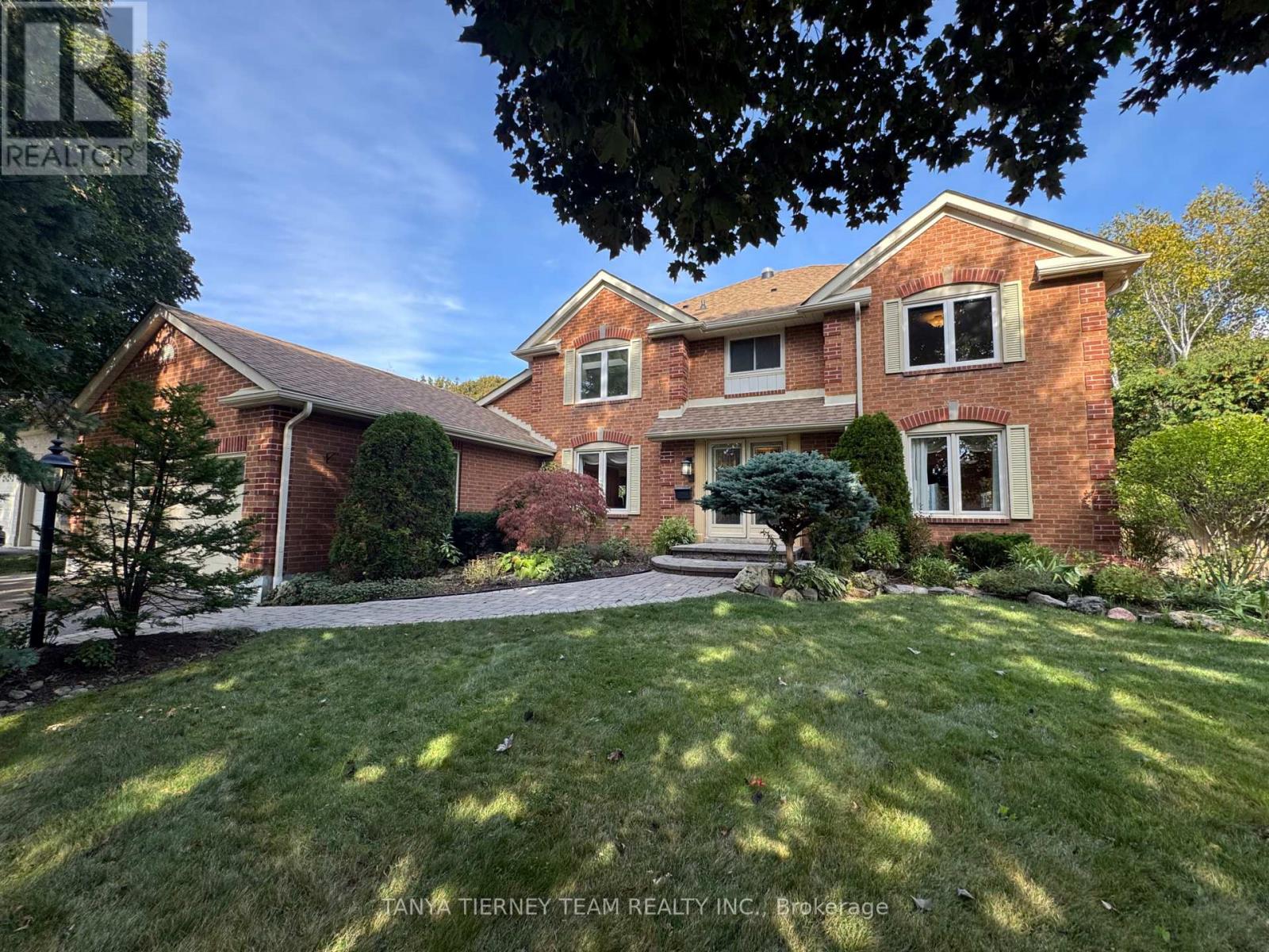 6 Lyndhurst Crescent, Whitby, Ontario  L1R 1E4 - Photo 1 - E12457293