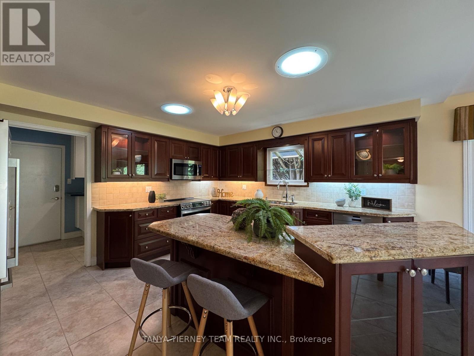6 Lyndhurst Crescent, Whitby, Ontario  L1R 1E4 - Photo 11 - E12457293
