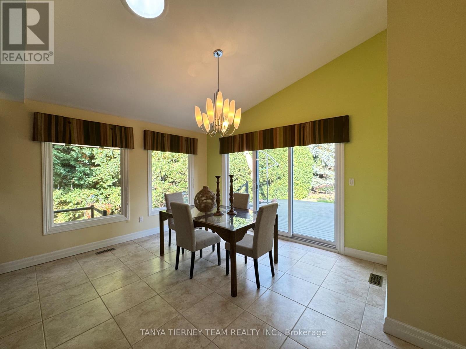 6 Lyndhurst Crescent, Whitby, Ontario  L1R 1E4 - Photo 15 - E12457293