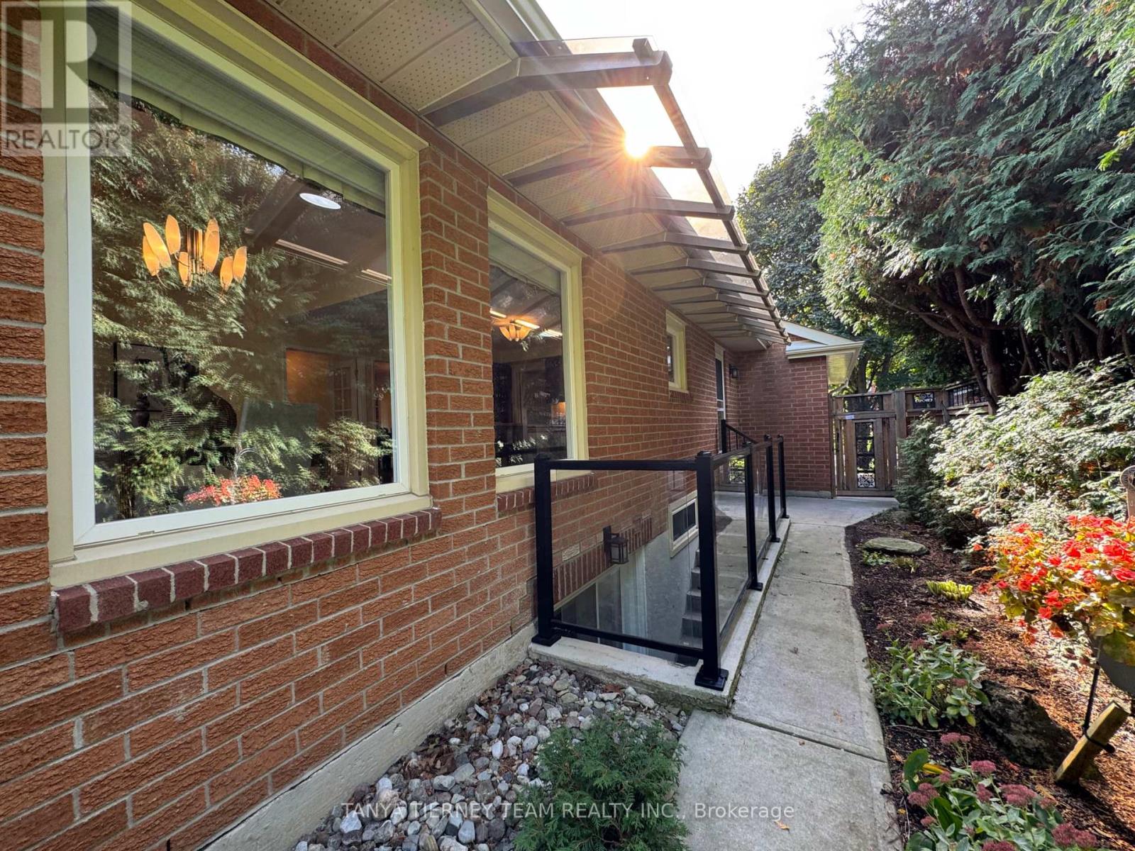 6 Lyndhurst Crescent, Whitby, Ontario  L1R 1E4 - Photo 21 - E12457293