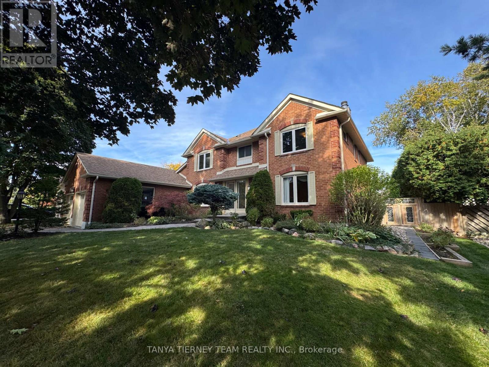 6 Lyndhurst Crescent, Whitby, Ontario  L1R 1E4 - Photo 3 - E12457293