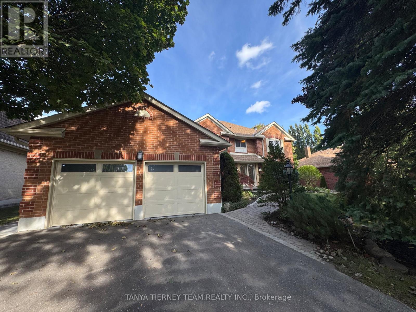6 Lyndhurst Crescent, Whitby, Ontario  L1R 1E4 - Photo 4 - E12457293