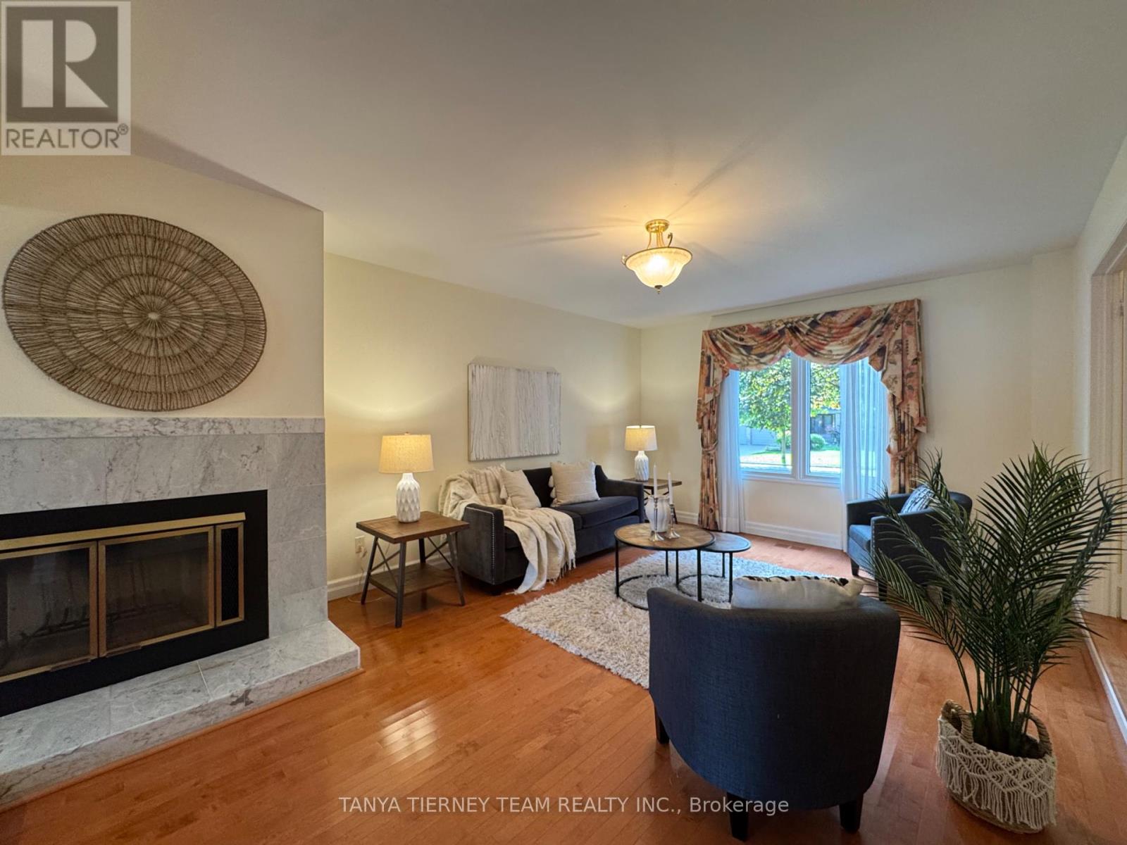 6 Lyndhurst Crescent, Whitby, Ontario  L1R 1E4 - Photo 7 - E12457293