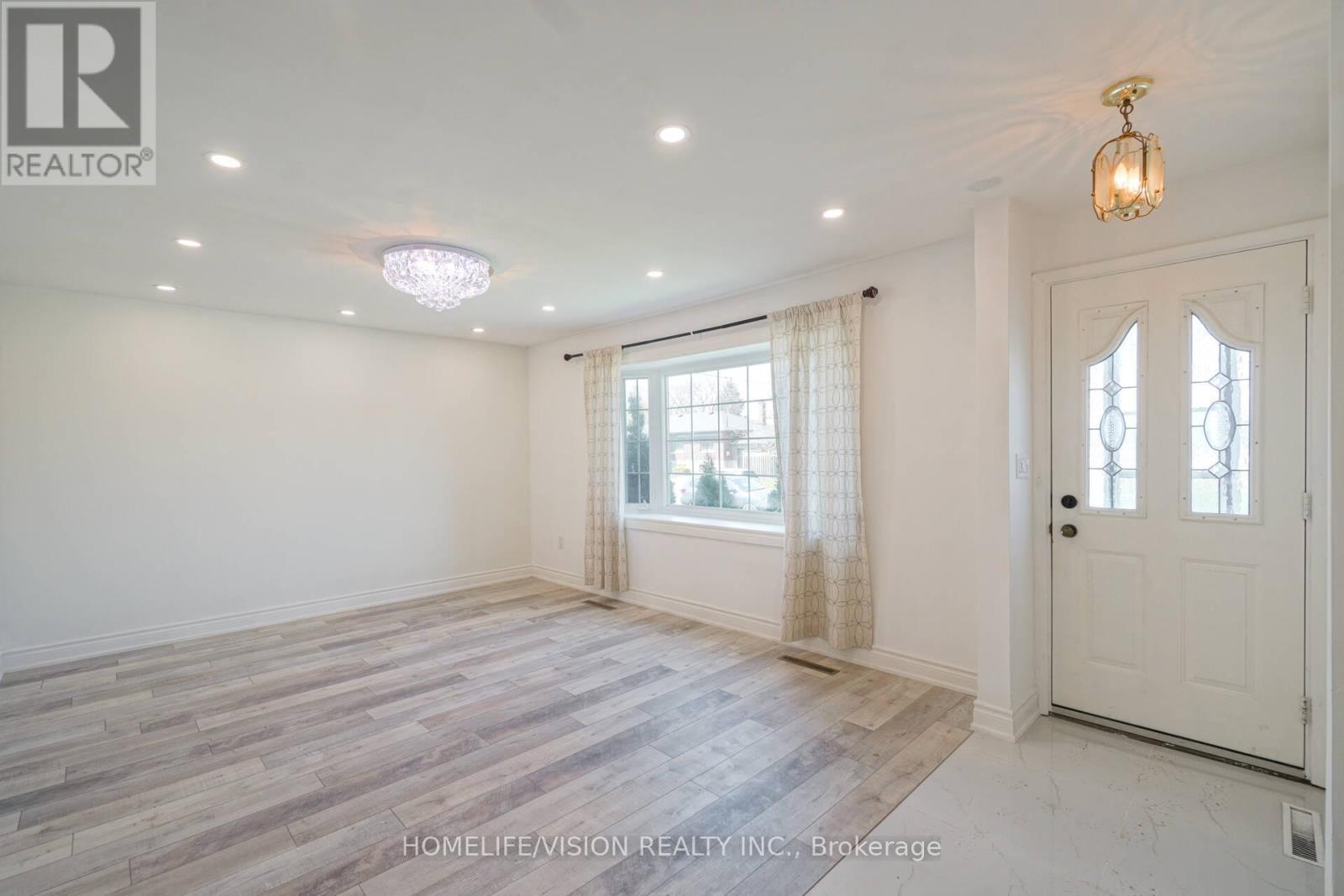5 Orlando Boulevard, Toronto, Ontario  M1R 3N5 - Photo 6 - E12457356
