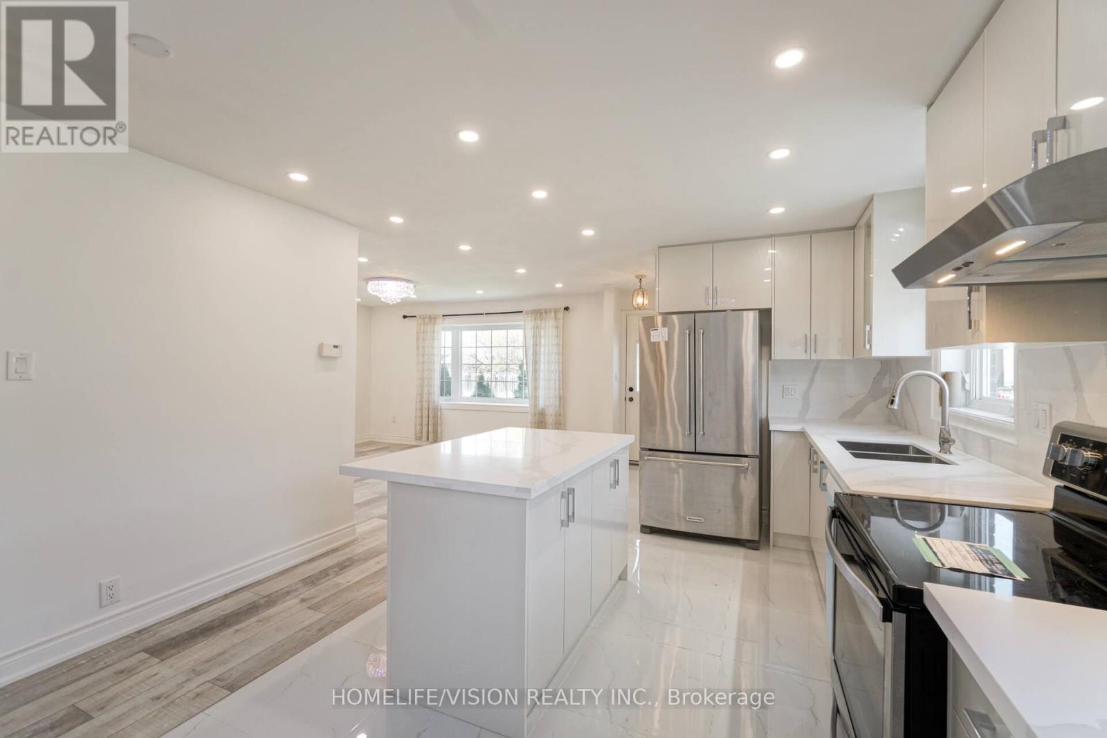 5 Orlando Boulevard, Toronto, Ontario  M1R 3N5 - Photo 9 - E12457356
