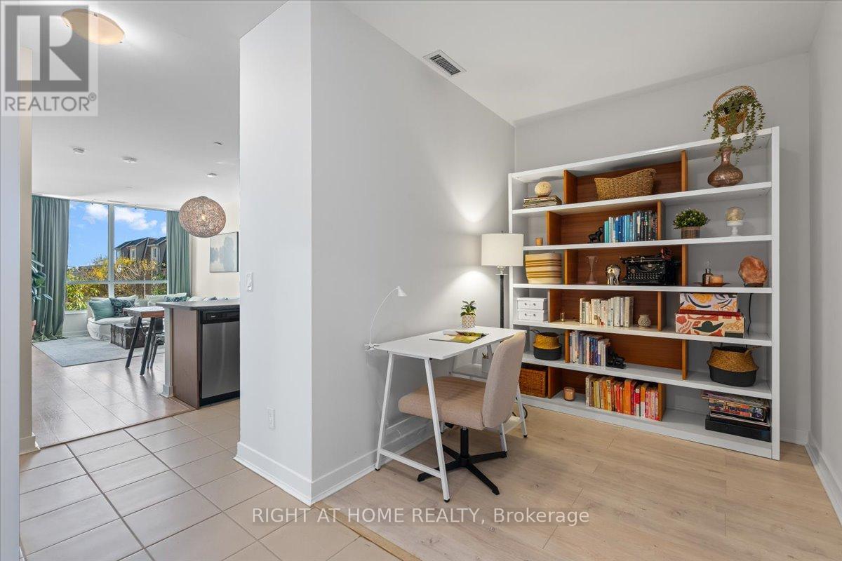 210 - 8 Trent Avenue, Toronto, Ontario  M4C 0A6 - Photo 3 - E12457376