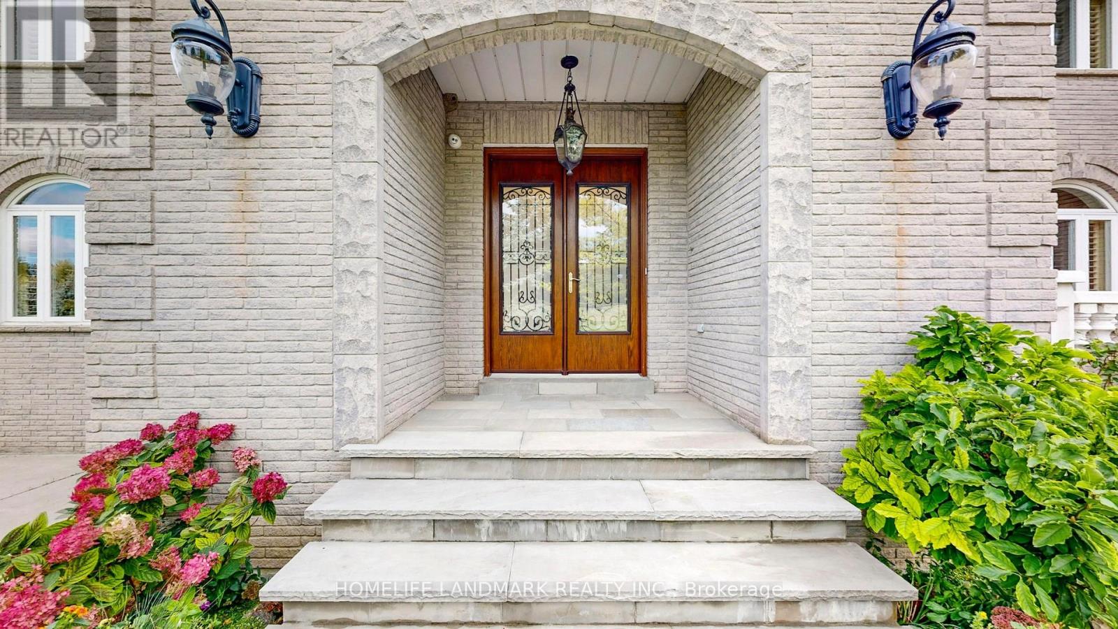 90 Offord Crescent, Aurora, Ontario  L4G 0K5 - Photo 4 - N12430949