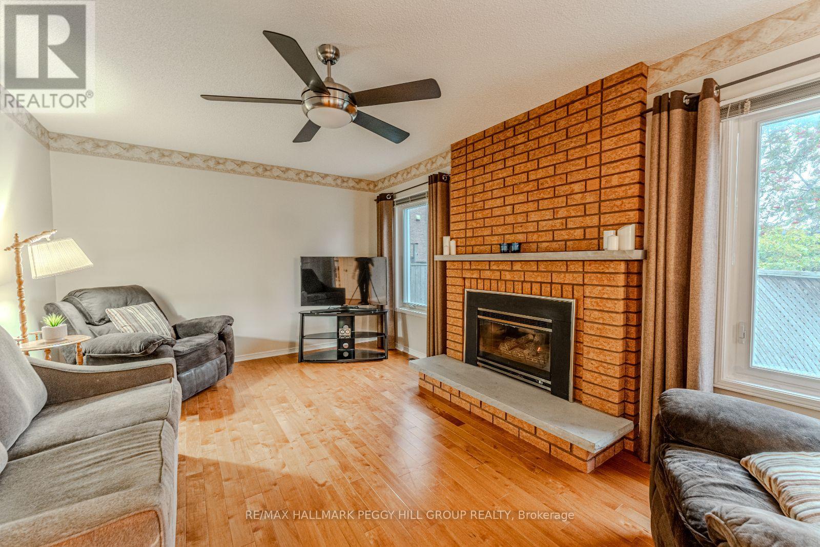 44 Cardinal Street, Barrie, Ontario  L4M 6C9 - Photo 2 - S12457173