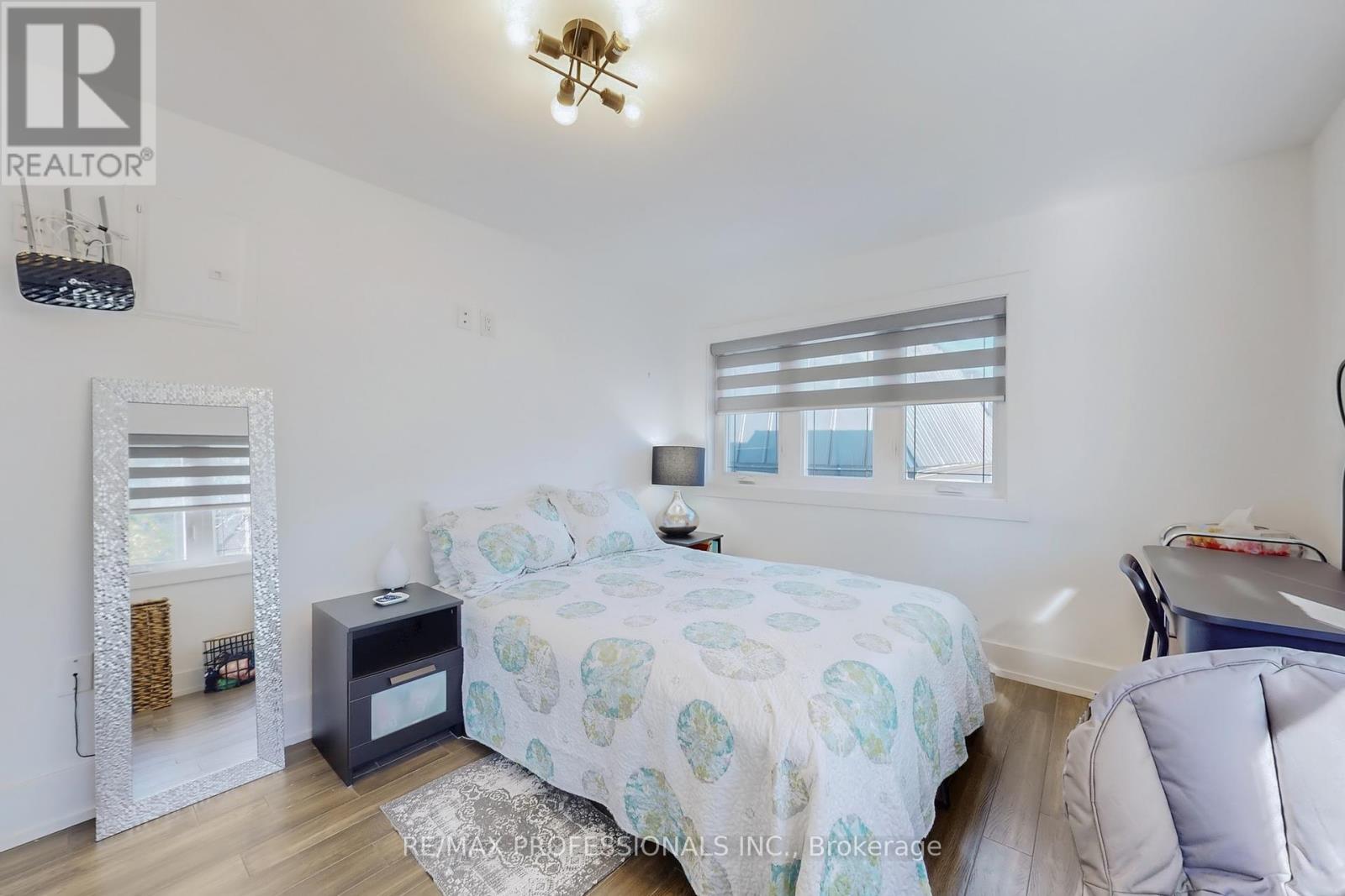 4 Martin Grove Road, Toronto, Ontario  M9B 4J9 - Photo 30 - W12457158