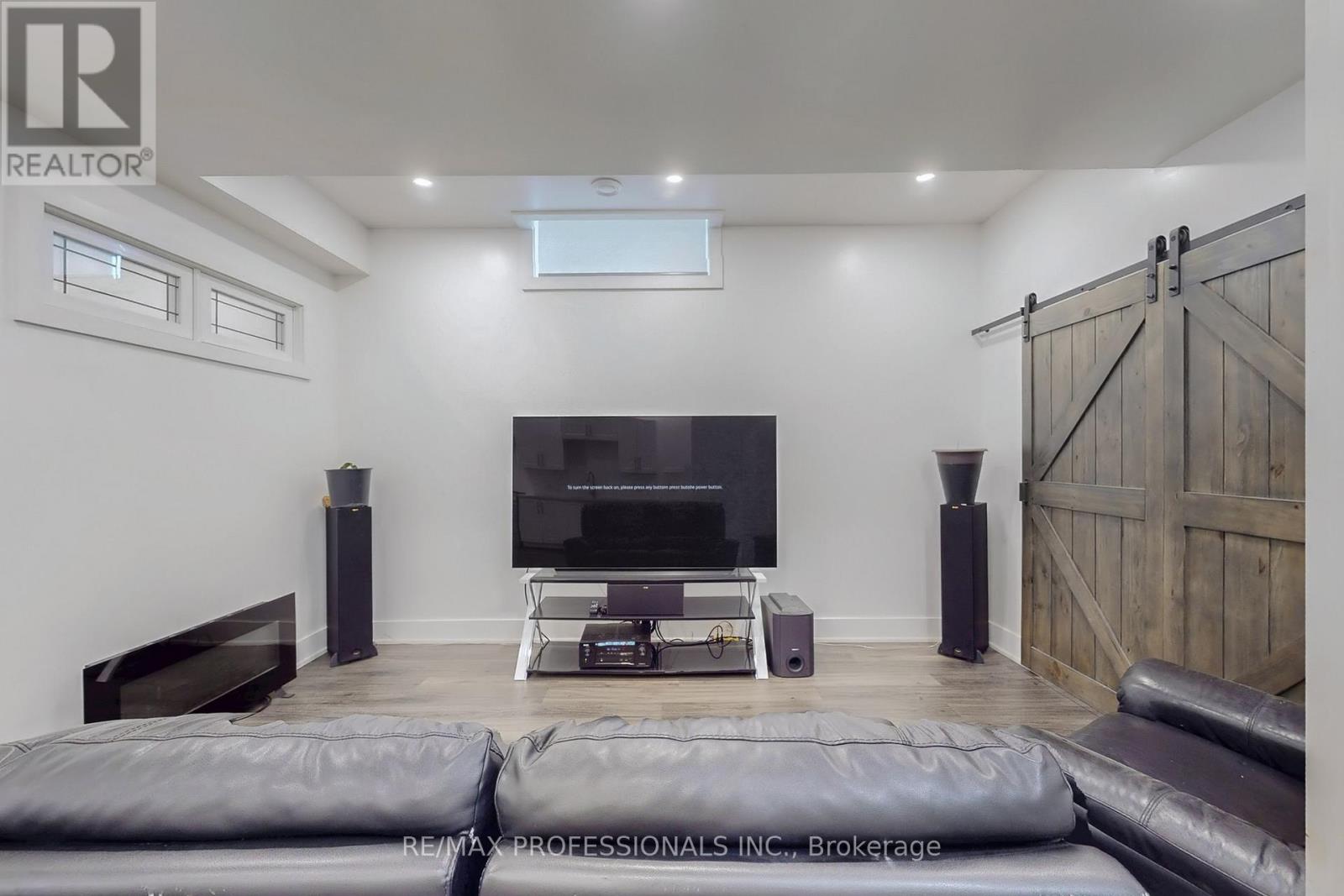 4 Martin Grove Road, Toronto, Ontario  M9B 4J9 - Photo 34 - W12457158