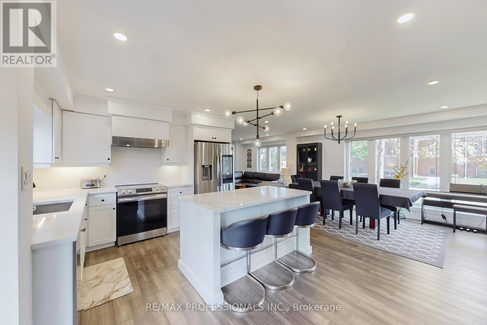 4 Martin Grove Road, Toronto, Ontario  M9B 4J9 - Photo 10 - W12457158