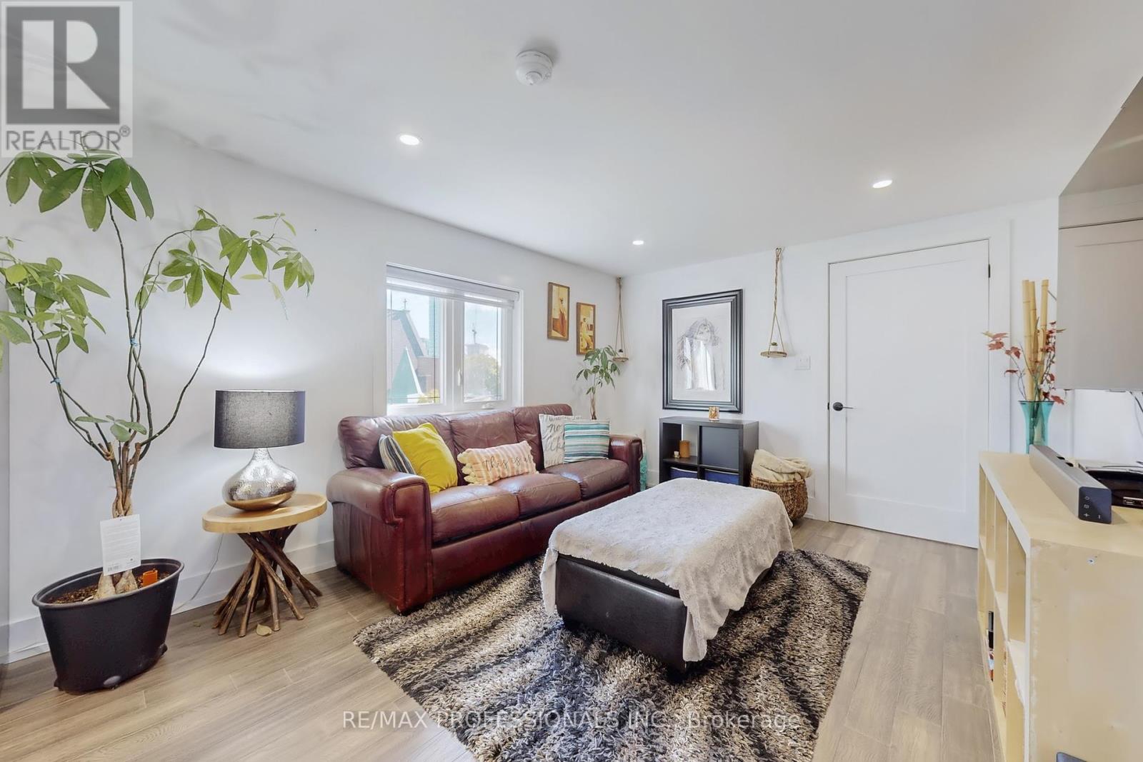 4 Martin Grove Road, Toronto, Ontario  M9B 4J9 - Photo 22 - W12457158