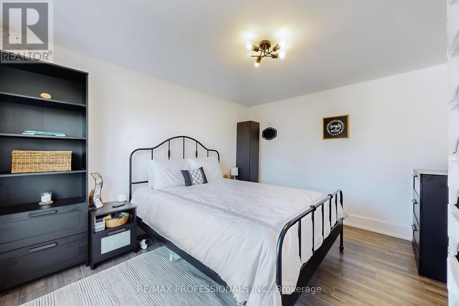 4 Martin Grove Road, Toronto, Ontario  M9B 4J9 - Photo 29 - W12457158