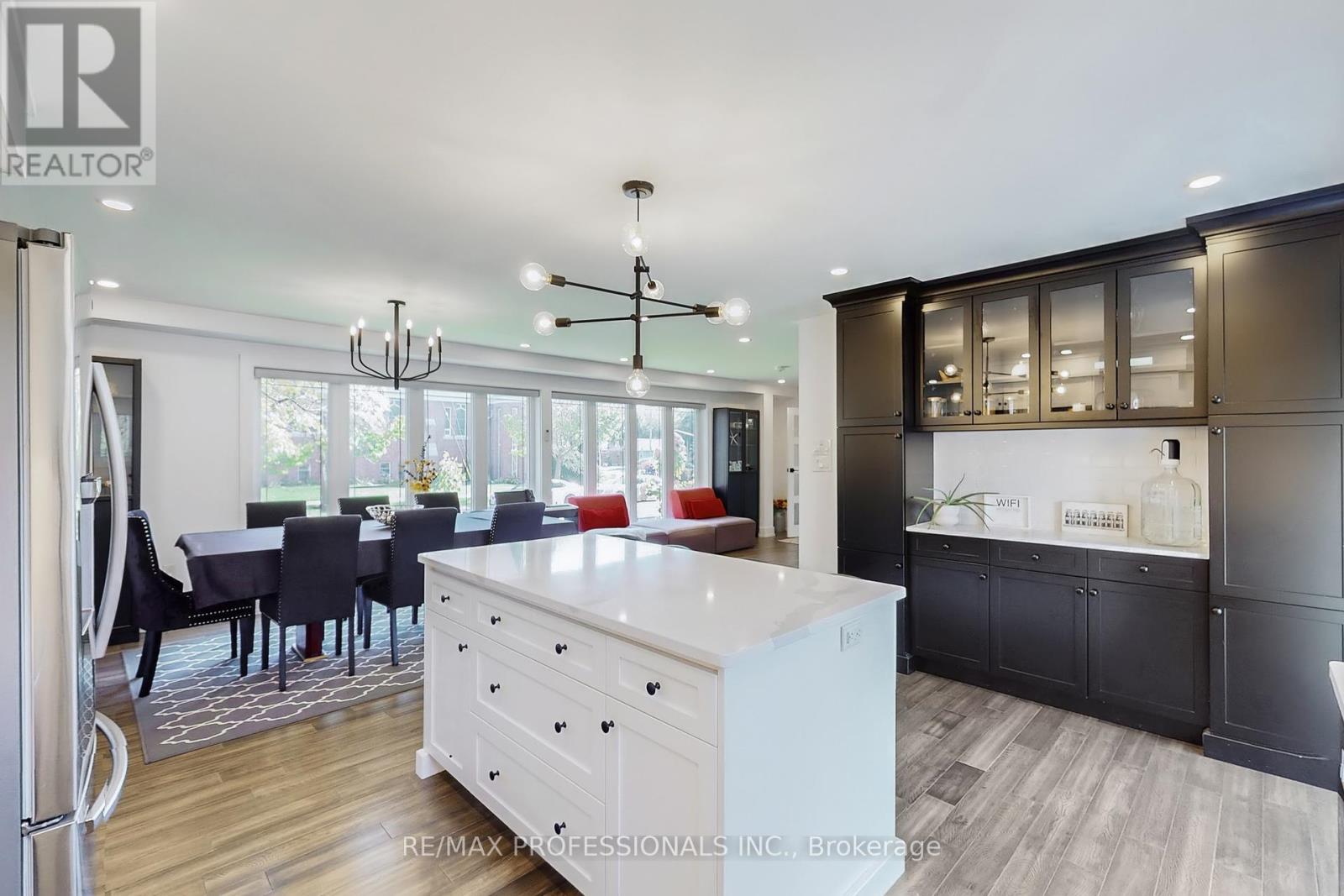 4 Martin Grove Road, Toronto, Ontario  M9B 4J9 - Photo 11 - W12457158