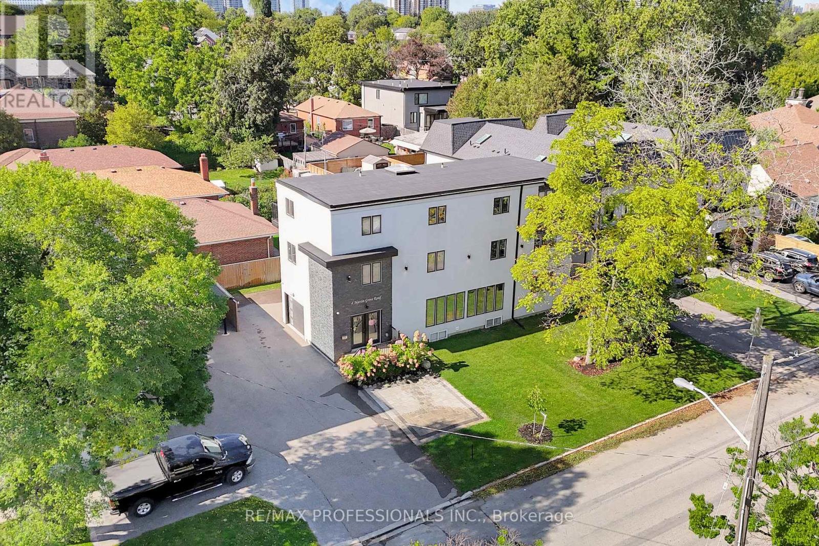 4 Martin Grove Road, Toronto, Ontario  M9B 4J9 - Photo 42 - W12457158