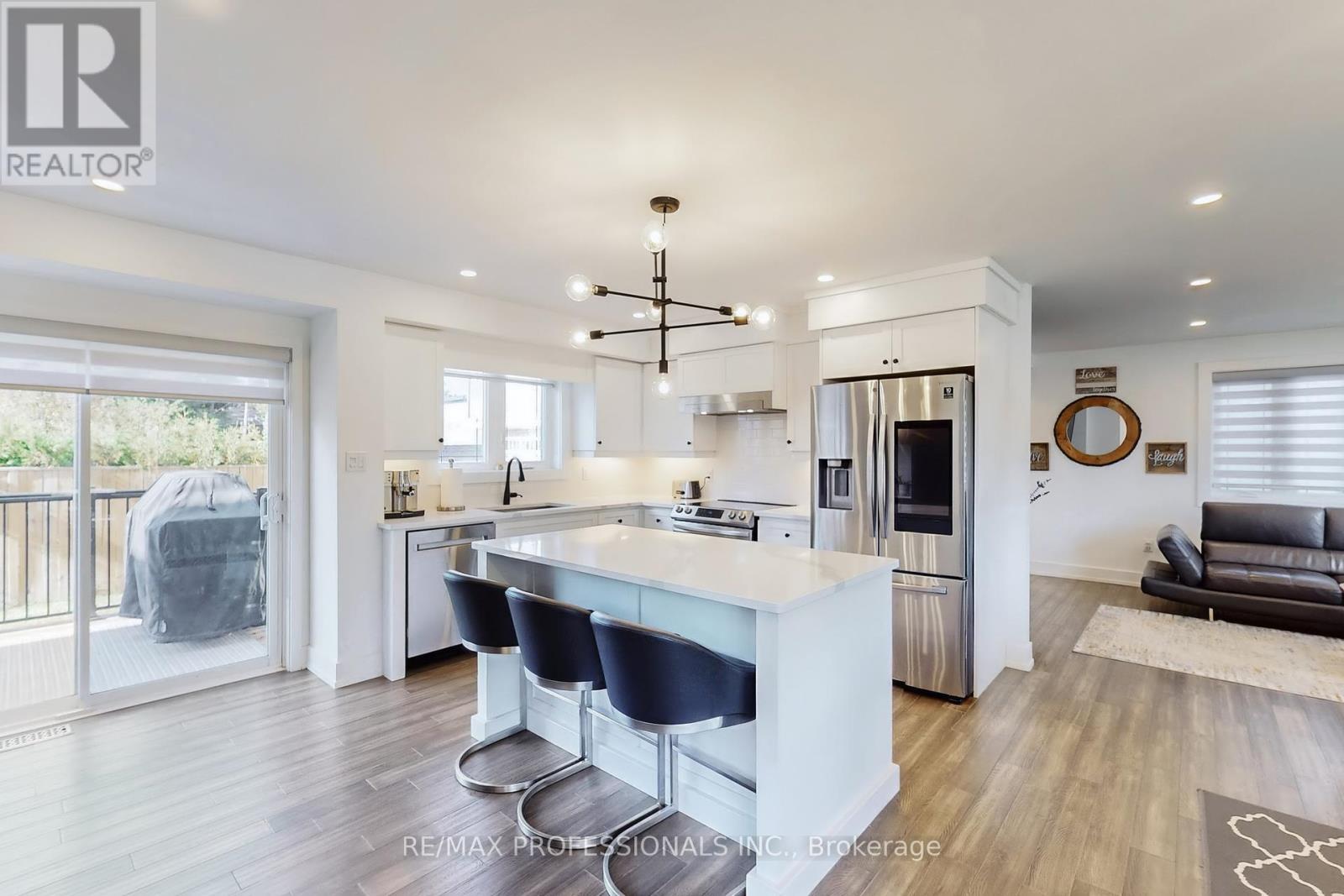 4 Martin Grove Road, Toronto, Ontario  M9B 4J9 - Photo 9 - W12457158