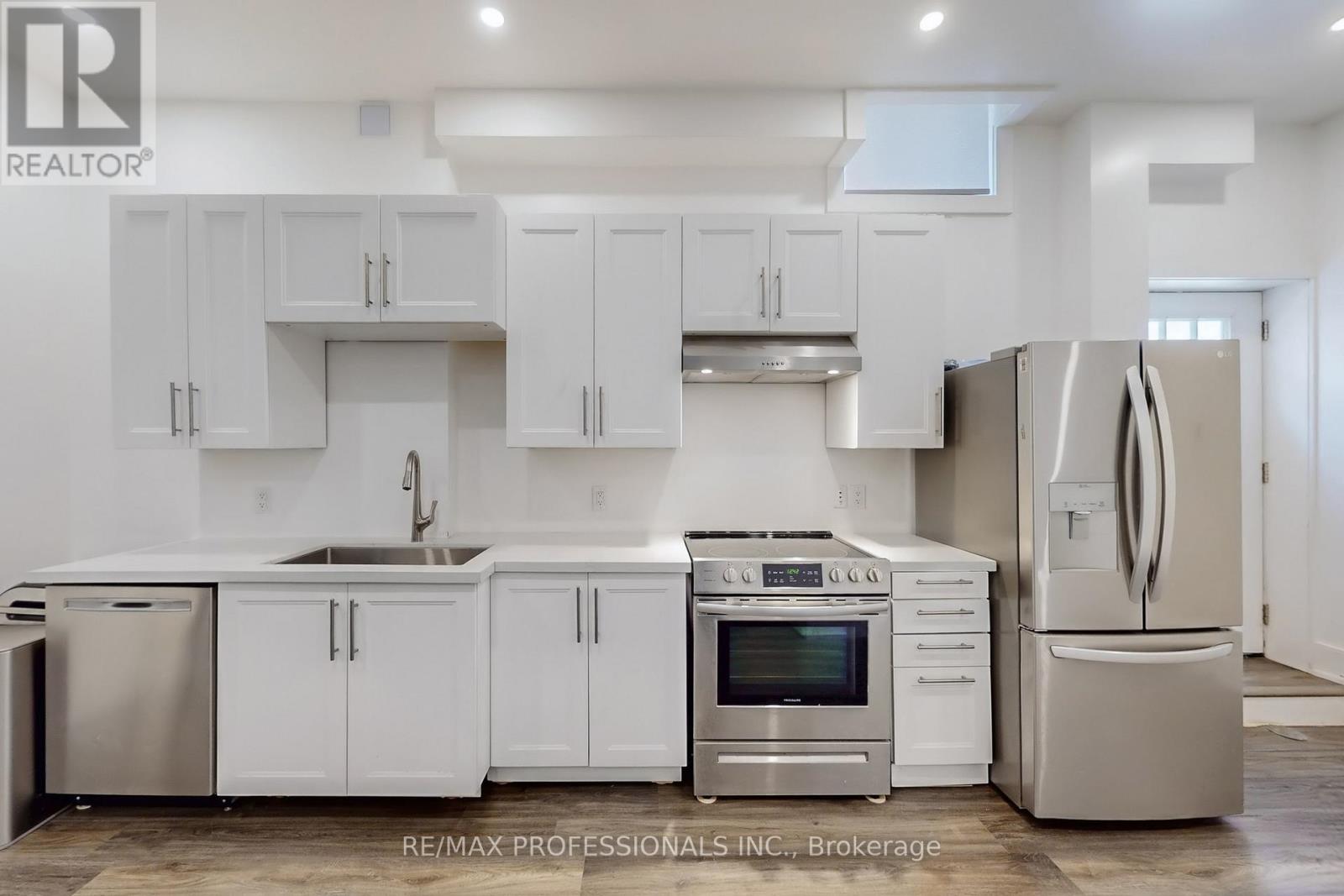 4 Martin Grove Road, Toronto, Ontario  M9B 4J9 - Photo 37 - W12457158