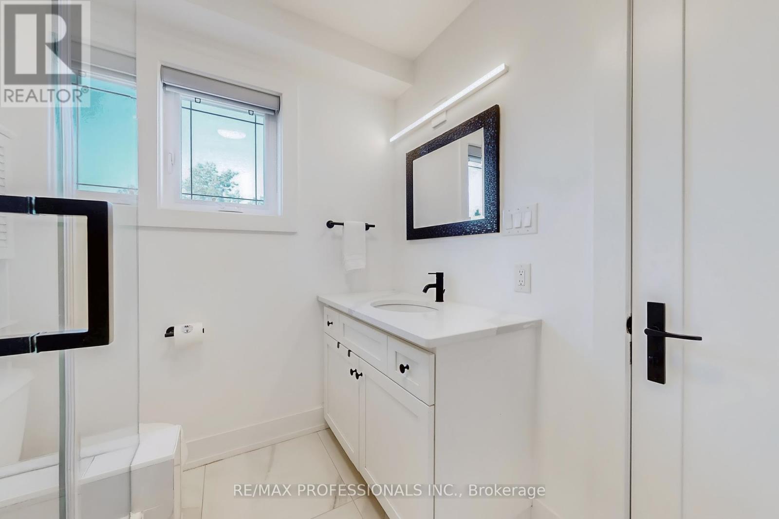 4 Martin Grove Road, Toronto, Ontario  M9B 4J9 - Photo 15 - W12457158