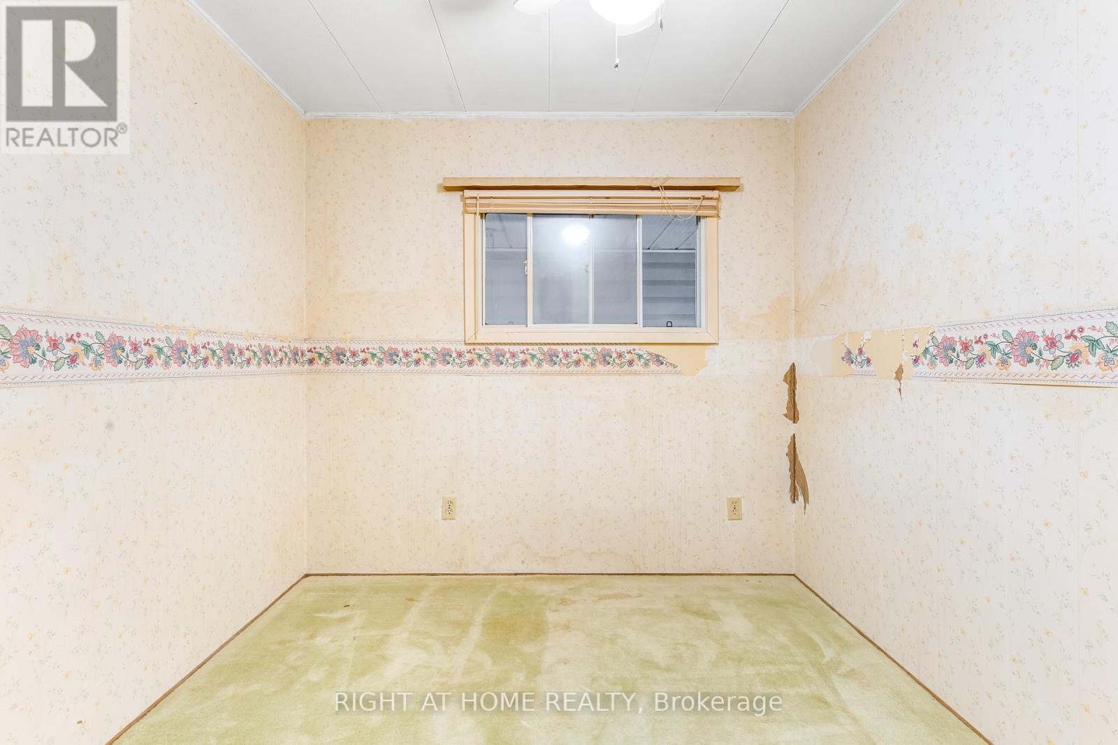 3 Carruthers Street S, Wasaga Beach, Ontario  L9Z 1K2 - Photo 12 - S12457389