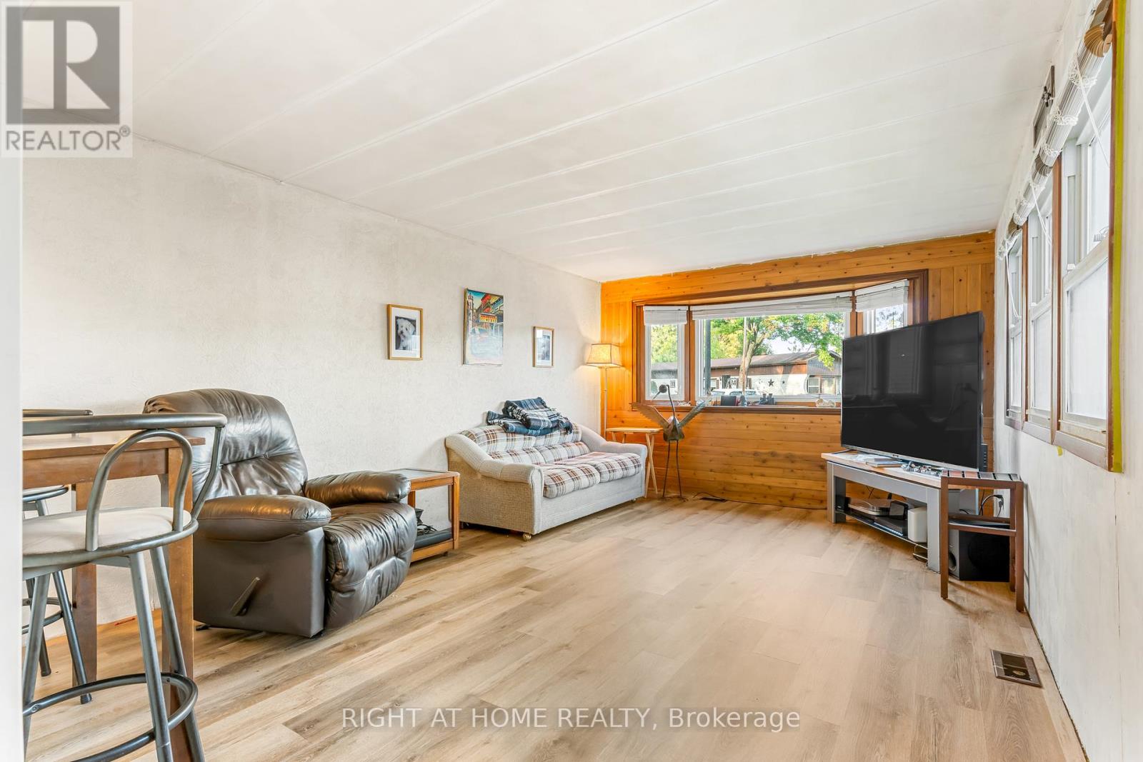 3 Carruthers Street S, Wasaga Beach, Ontario  L9Z 1K2 - Photo 6 - S12457389
