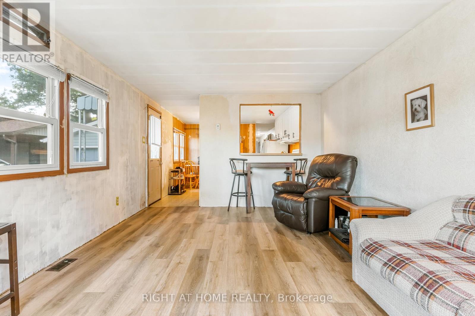 3 Carruthers Street S, Wasaga Beach, Ontario  L9Z 1K2 - Photo 7 - S12457389