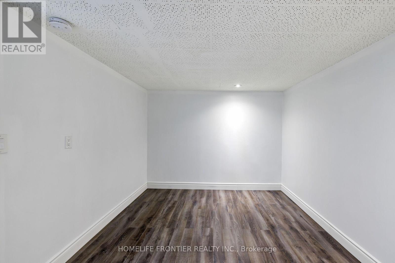 Lower Level - 23 Alhart Drive, Toronto, Ontario  M9V 2M8 - Photo 10 - W12457301