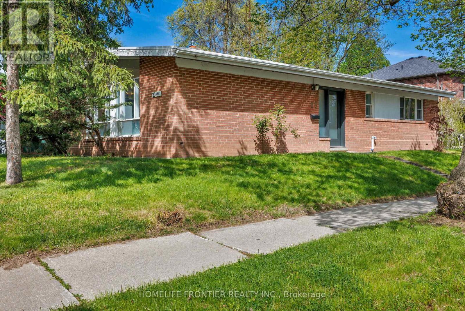Lower Level - 23 Alhart Drive, Toronto, Ontario  M9V 2M8 - Photo 3 - W12457301