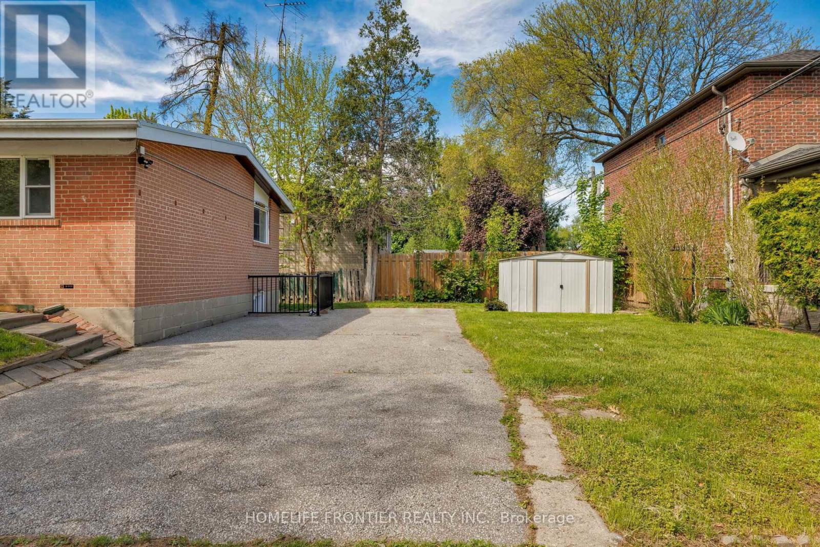 Lower Level - 23 Alhart Drive, Toronto, Ontario  M9V 2M8 - Photo 5 - W12457301