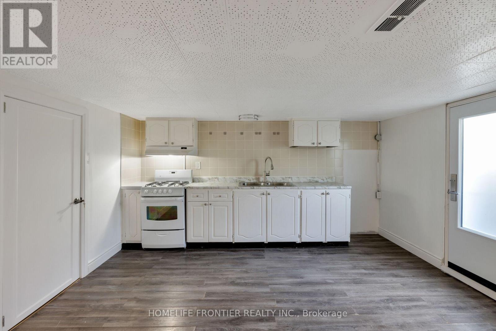 Lower Level - 23 Alhart Drive, Toronto, Ontario  M9V 2M8 - Photo 6 - W12457301