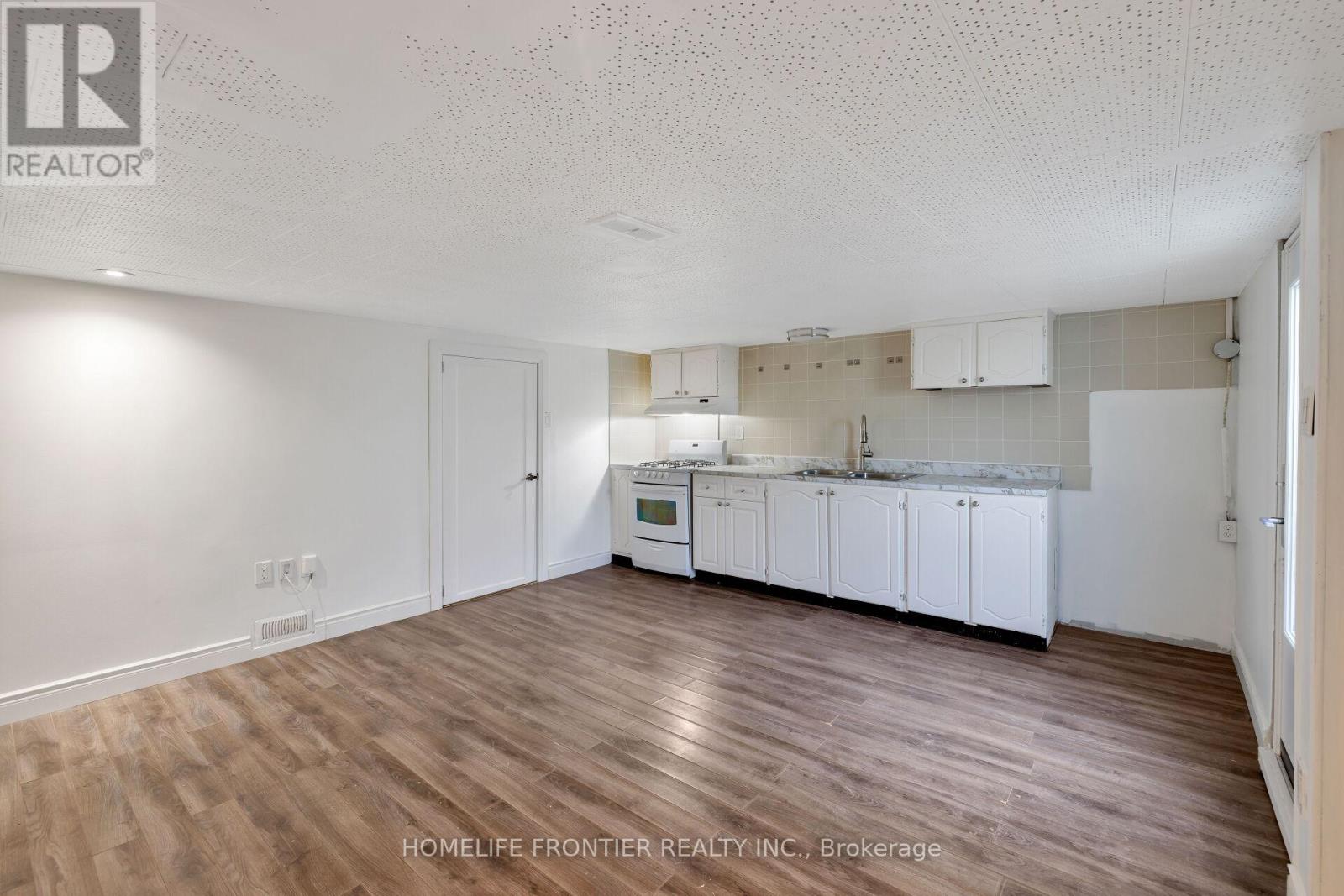 Lower Level - 23 Alhart Drive, Toronto, Ontario  M9V 2M8 - Photo 7 - W12457301