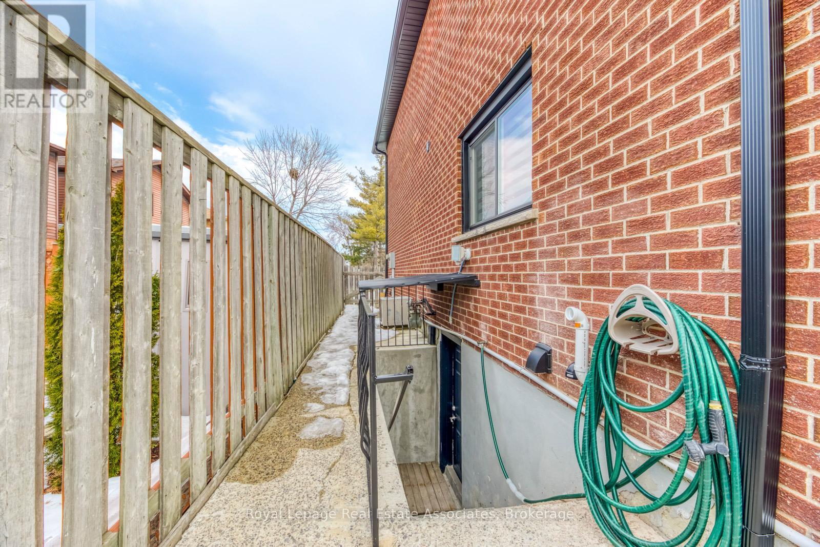 74 O'hara Place, Brampton, Ontario  L6Y 3R7 - Photo 35 - W12457308