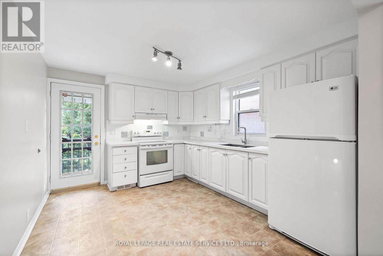 37 Simpson Avenue, Toronto, Ontario  M8Z 1C9 - Photo 10 - W12457313