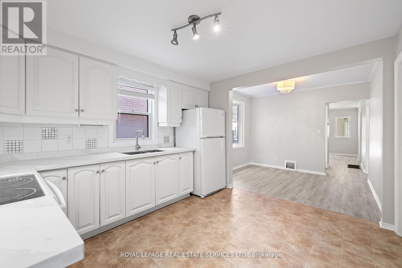 37 Simpson Avenue, Toronto, Ontario  M8Z 1C9 - Photo 11 - W12457313