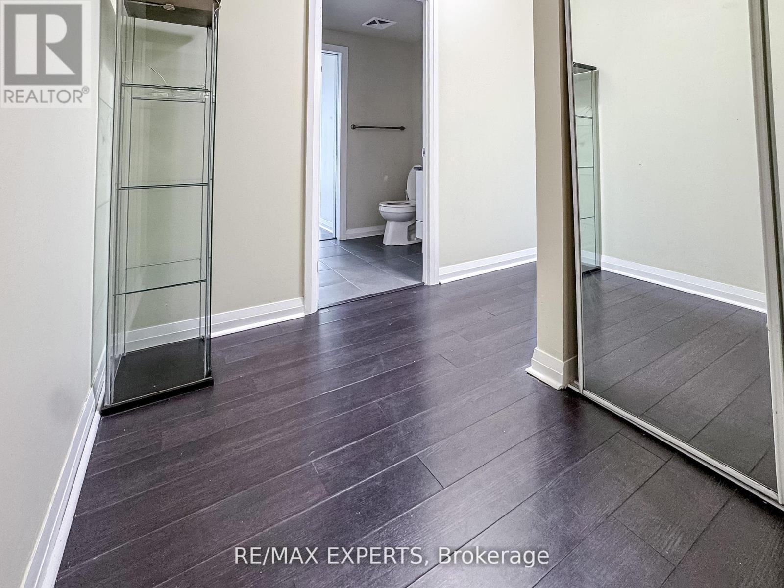 504 - 55 Eglinton Avenue W, Mississauga, Ontario  L5R 0E4 - Photo 13 - W12457318