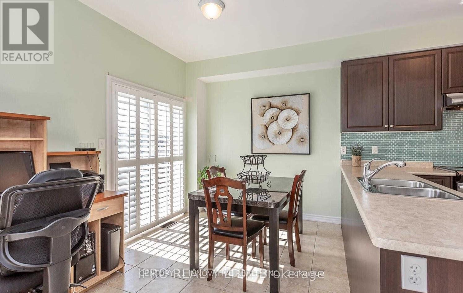 126 Footbridge Crescent, Brampton, Ontario  L6R 0T9 - Photo 11 - W12457338