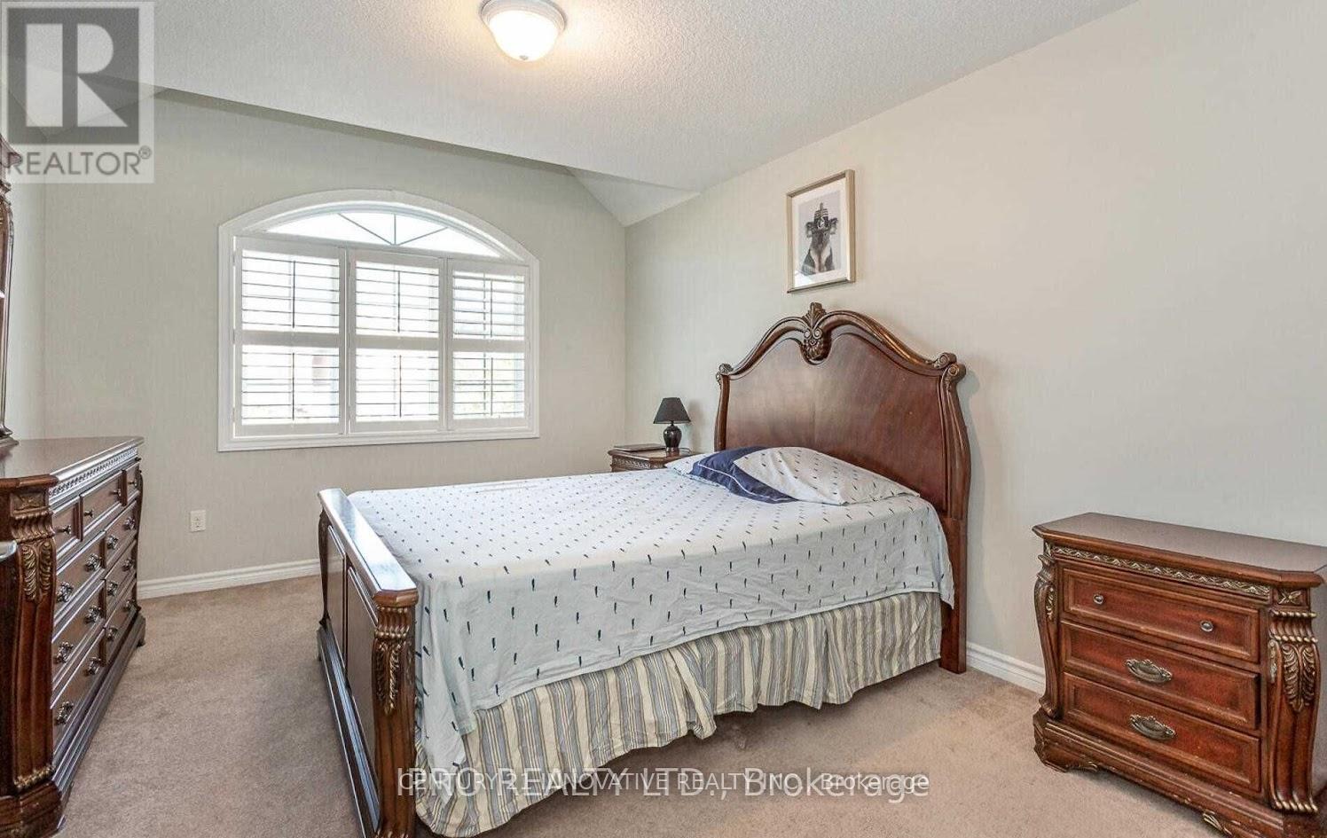 126 Footbridge Crescent, Brampton, Ontario  L6R 0T9 - Photo 18 - W12457338