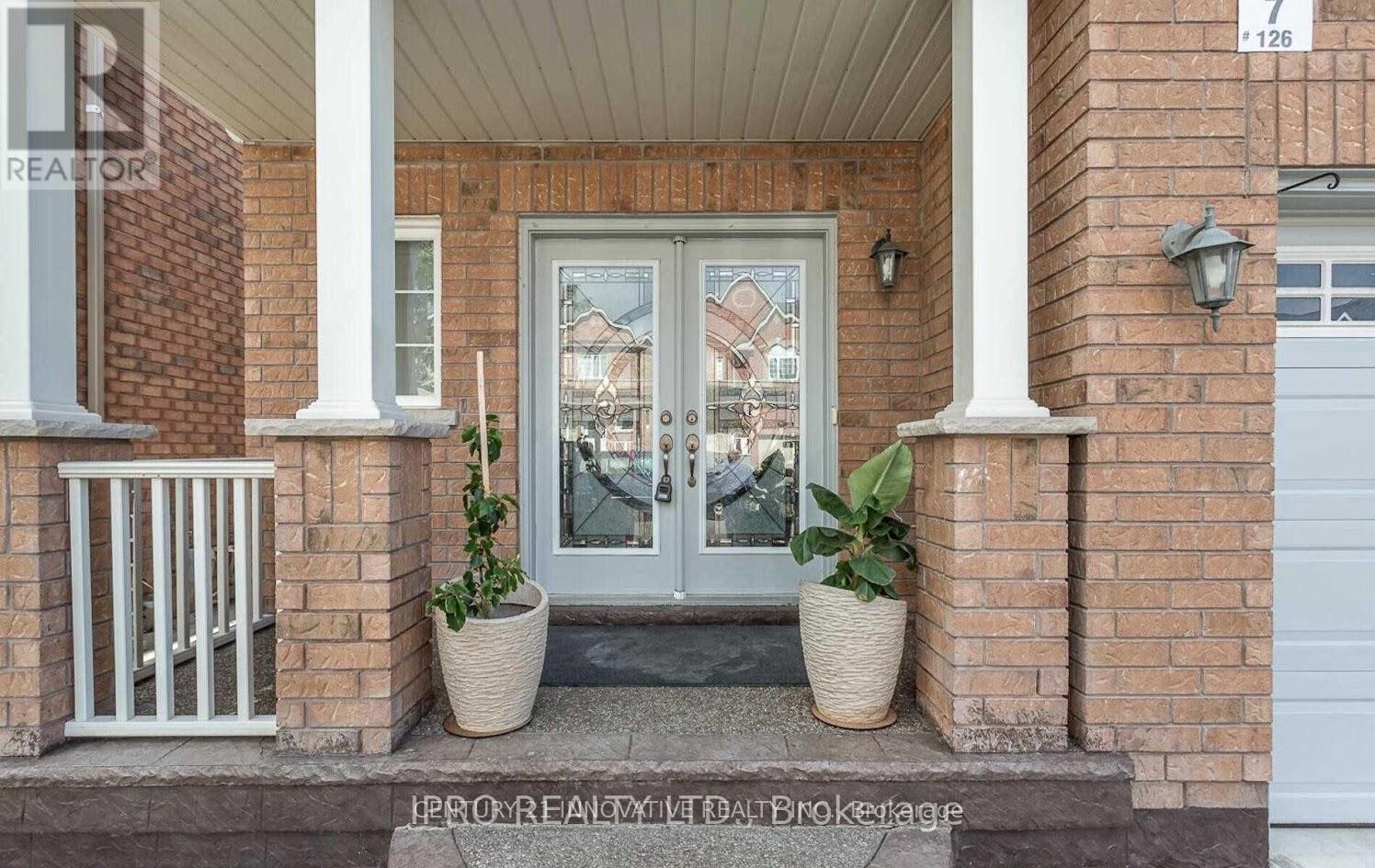 126 Footbridge Crescent, Brampton, Ontario  L6R 0T9 - Photo 2 - W12457338