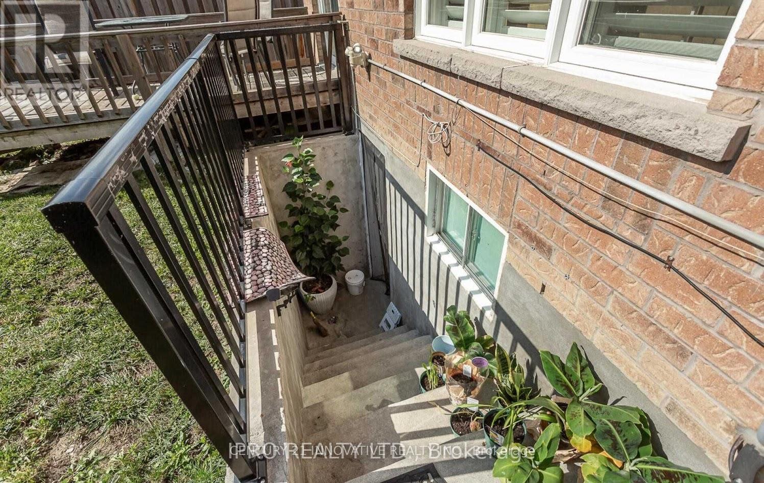 126 Footbridge Crescent, Brampton, Ontario  L6R 0T9 - Photo 20 - W12457338