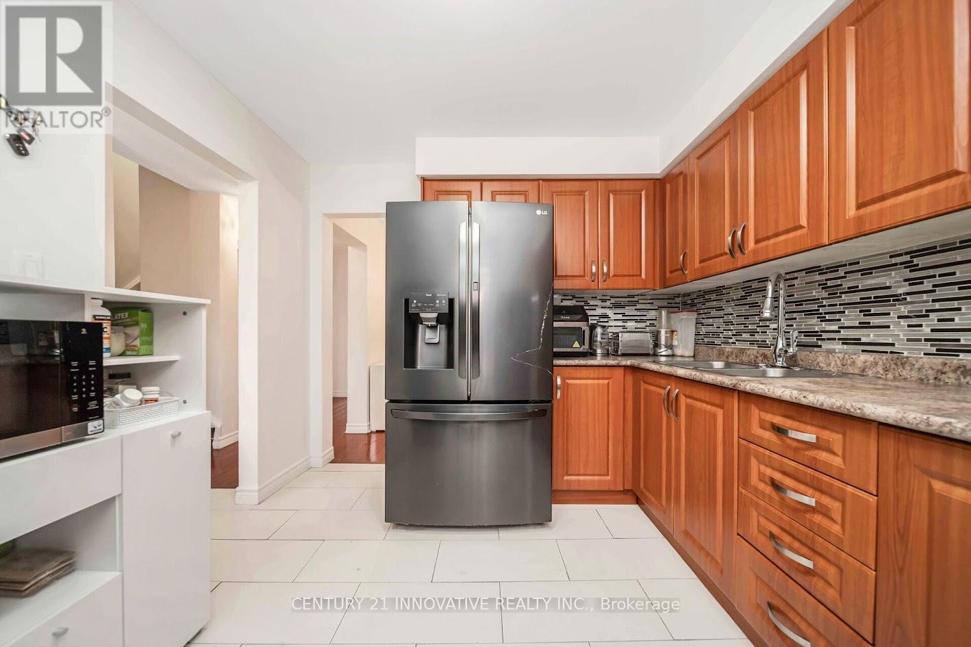5 - 3175 Kirwin Avenue, Mississauga, Ontario  L5A 3M4 - Photo 6 - W12457348