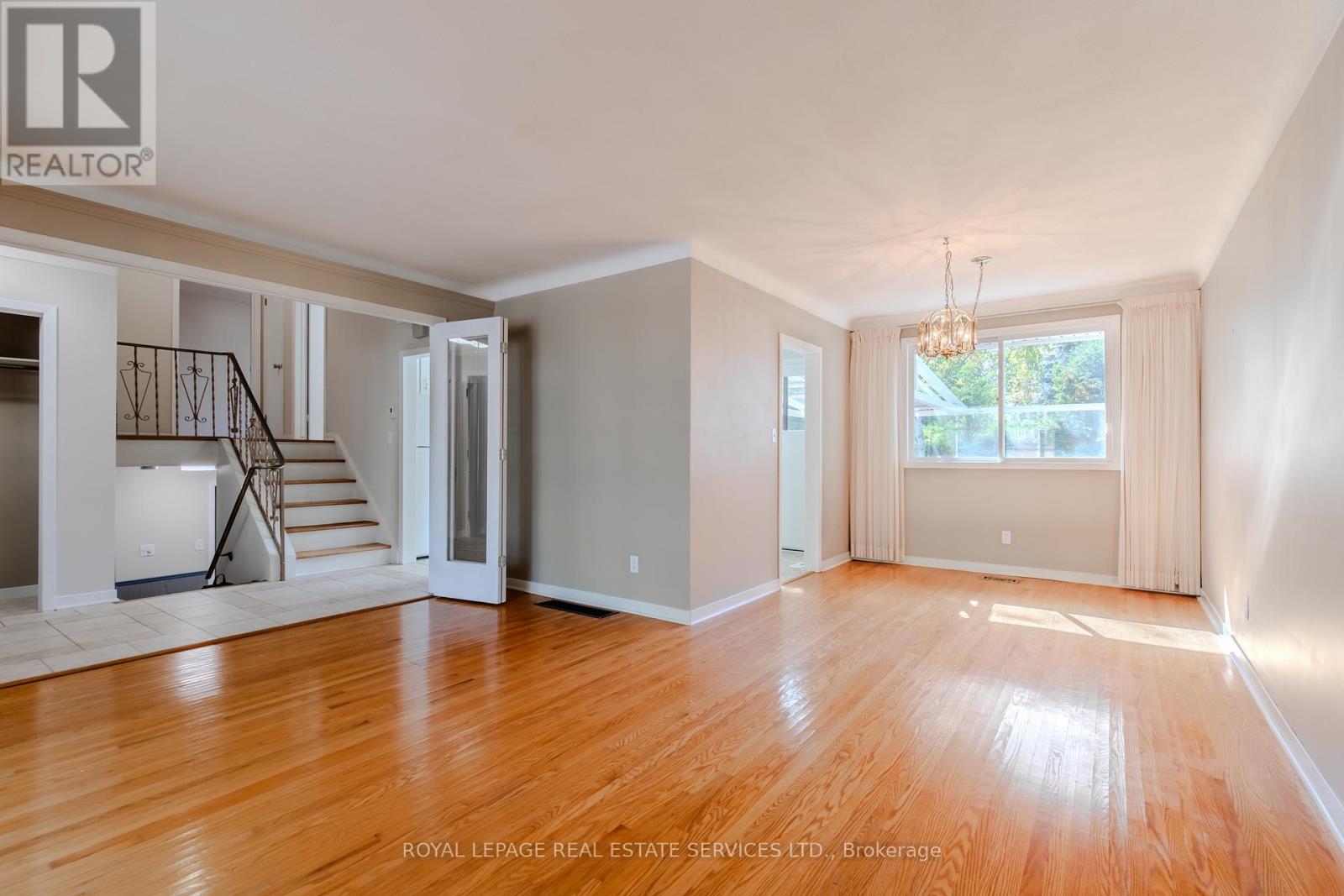 264 Tottenham Road, Burlington, Ontario  L7L 4G7 - Photo 14 - W12457349