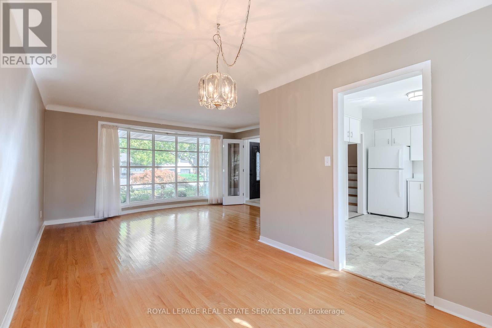 264 Tottenham Road, Burlington, Ontario  L7L 4G7 - Photo 16 - W12457349