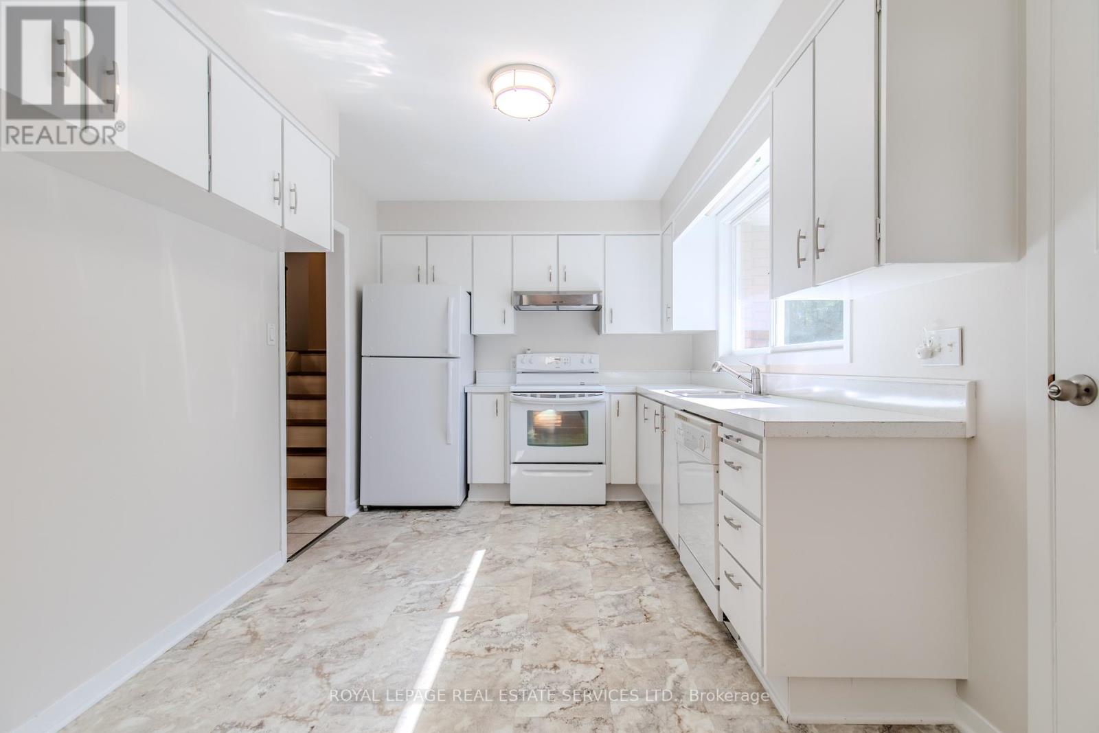 264 Tottenham Road, Burlington, Ontario  L7L 4G7 - Photo 17 - W12457349