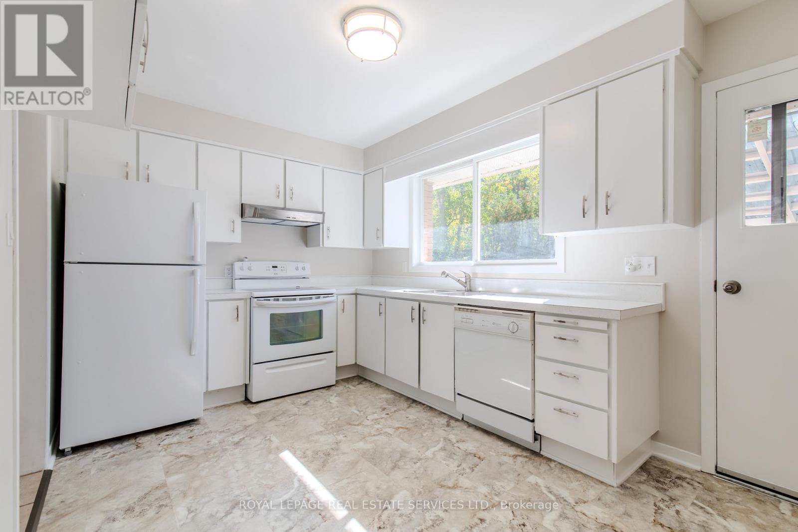 264 Tottenham Road, Burlington, Ontario  L7L 4G7 - Photo 18 - W12457349