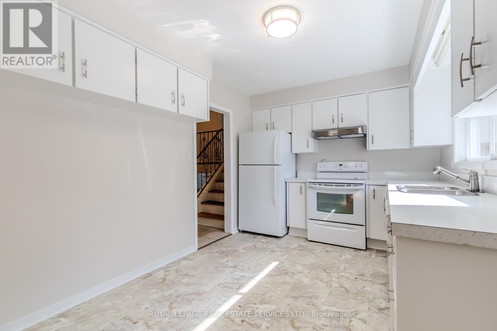 264 Tottenham Road, Burlington, Ontario  L7L 4G7 - Photo 19 - W12457349