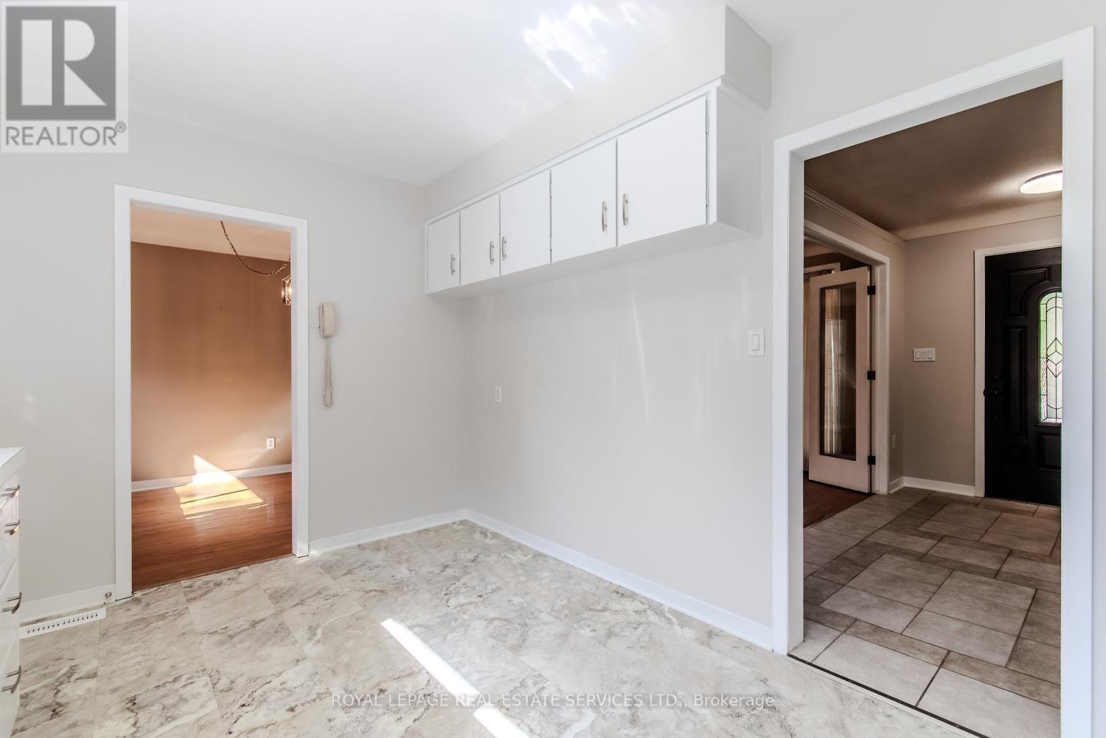 264 Tottenham Road, Burlington, Ontario  L7L 4G7 - Photo 21 - W12457349